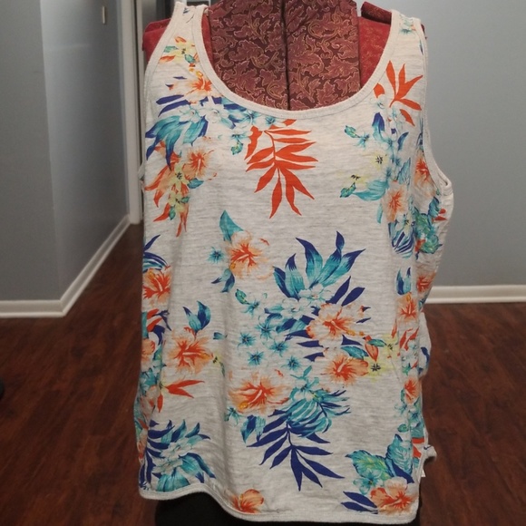 DKNY Grey and Floral Keyhole Tank - Picture 2 of 4